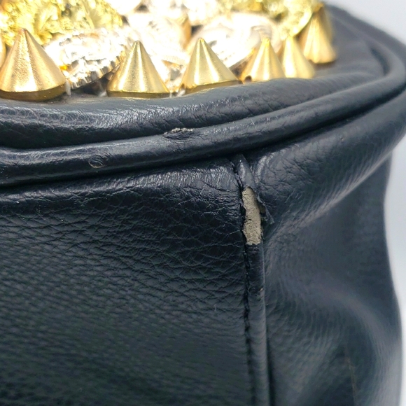 USED CONDITION BAG SIZE 7X6 COLOR BLACK WITH LOTS OF JEWEL THIS BAG NOT LEATHER - Picture 7 of 15